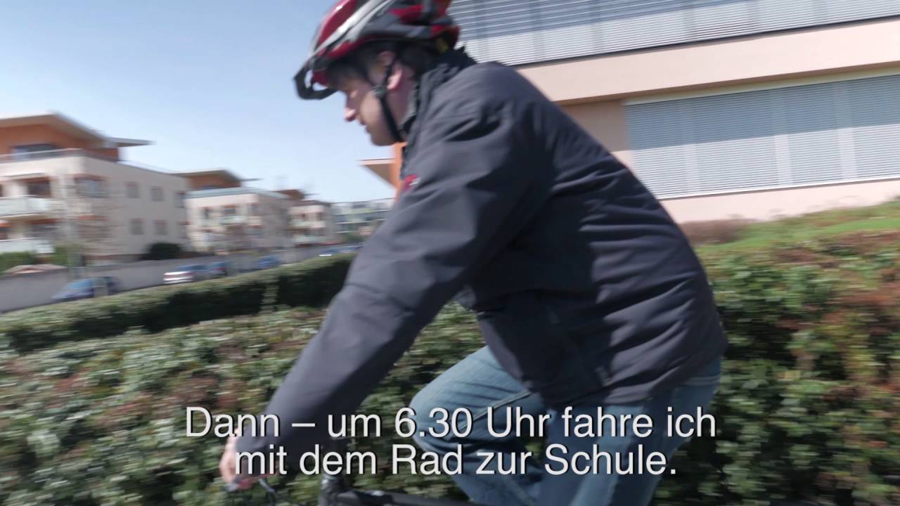 Video 8_Szene 2: Was macht Herr Fischer am Morgen - Untertitel