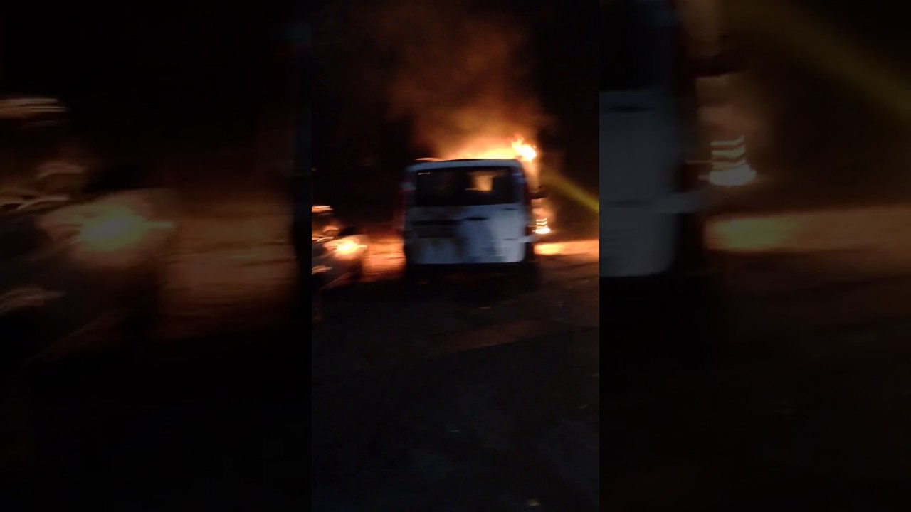 Подожгли машину ночью в Днепропетровске Set fire to the car at night
