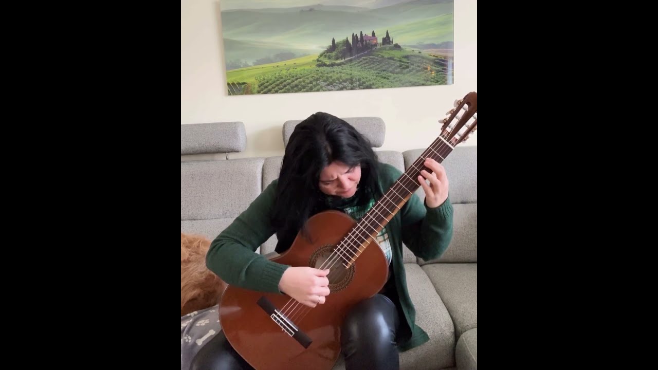 Practicing ”Las Abejas” by A.Barrios Mangoré
