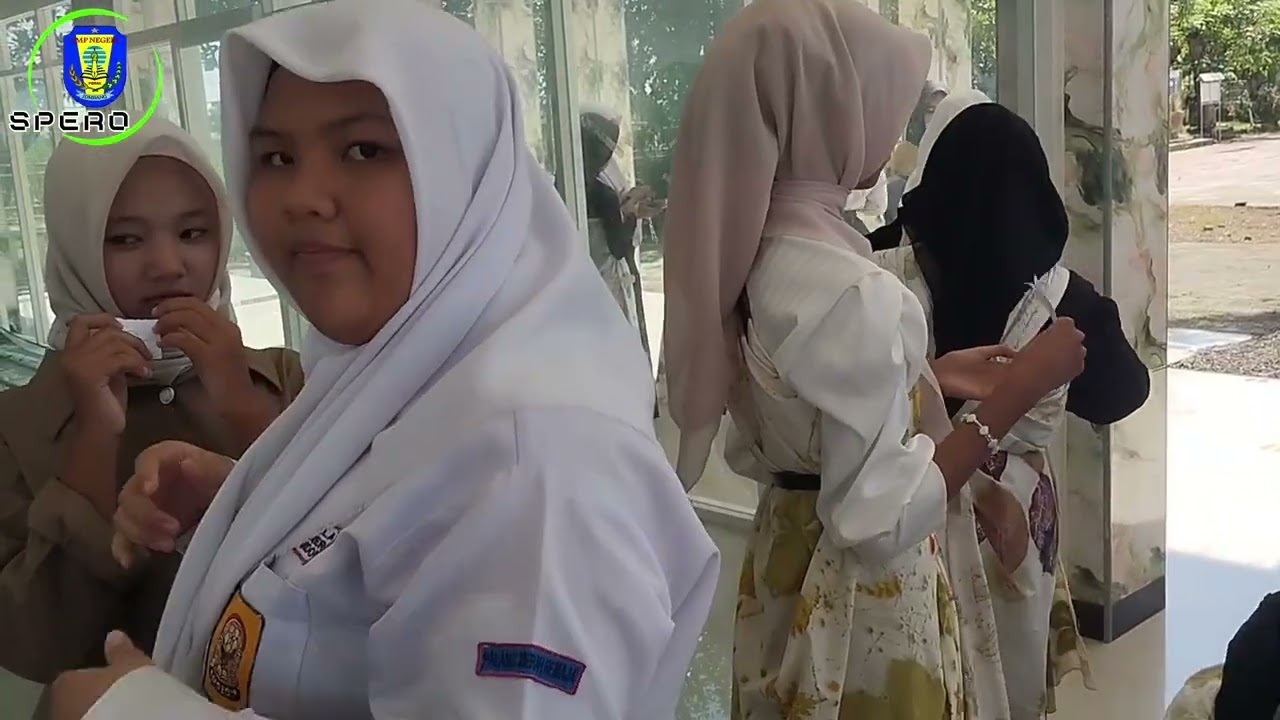 Kokurikuler pembuatan batik ecoprint di SMPN 2 PERAK