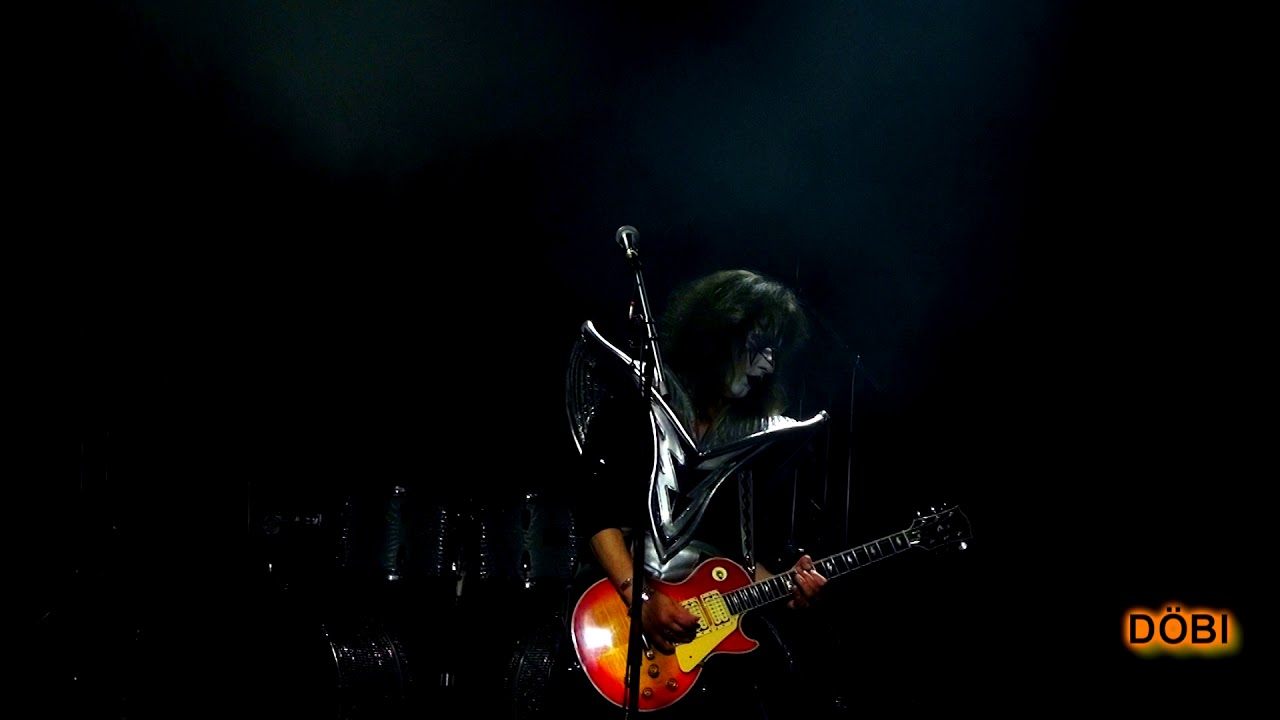 Kiss Forever Band : (  Mar&oacute;thy Zolt&aacute;n . Git&aacute;r sz&oacute;l&oacute;. ).