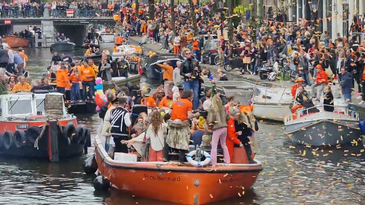 king's day amsterdam 2022 -party on the canals 3 -