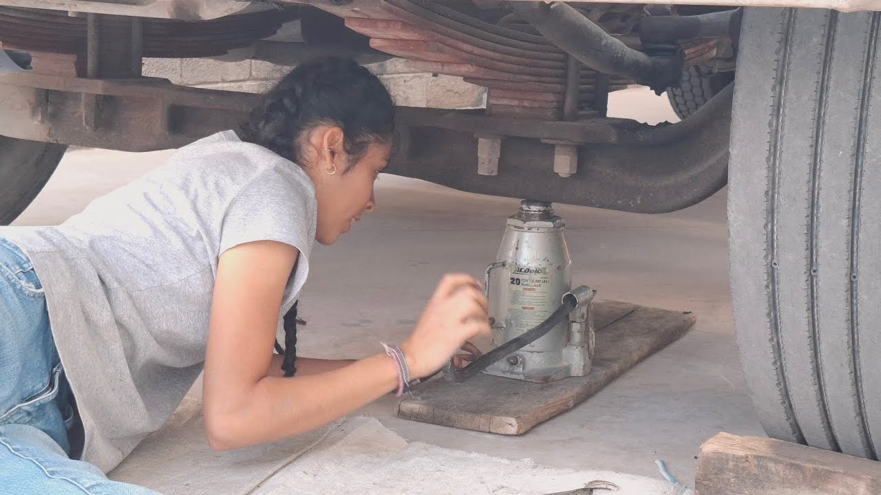Ajustando Las Balatas Del Camion | Las Palomas Mx
