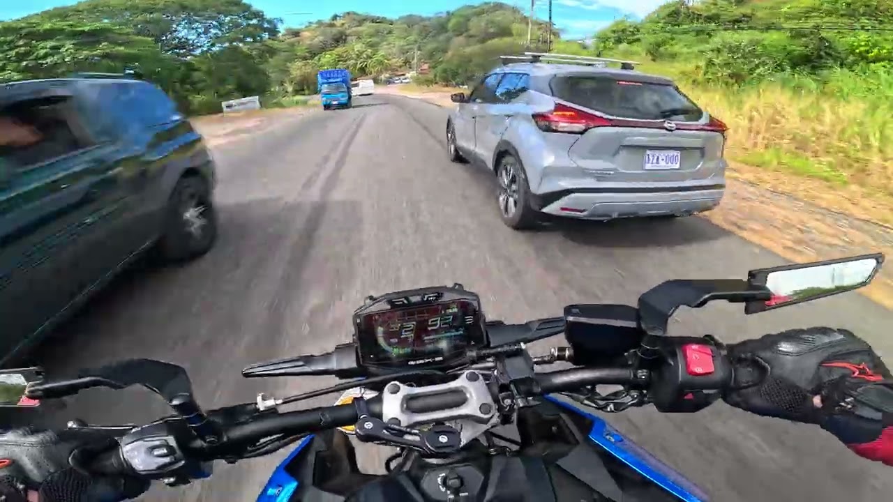 GSXS1000 on road de San Ramón a Esparza 