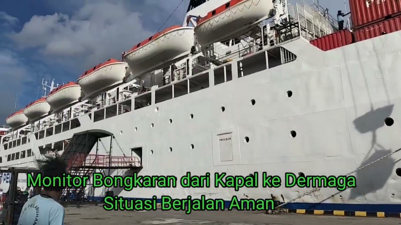 Pelabuhan Fakfak ,KM.CIREMAI