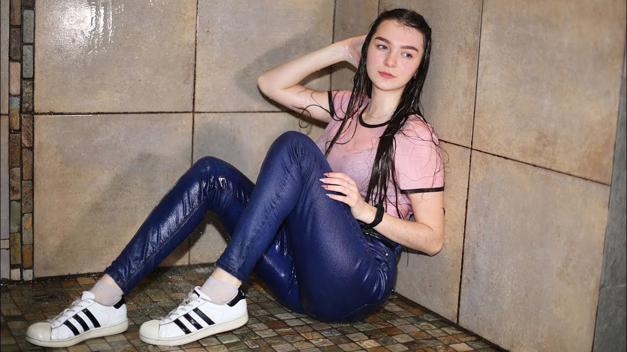 THIS IS CHARMING! SLIM GIRL IN WET CLOTHES IS GORGEOUS IN A FOAM JACUZZI [WETLOOKER ID: vt43]