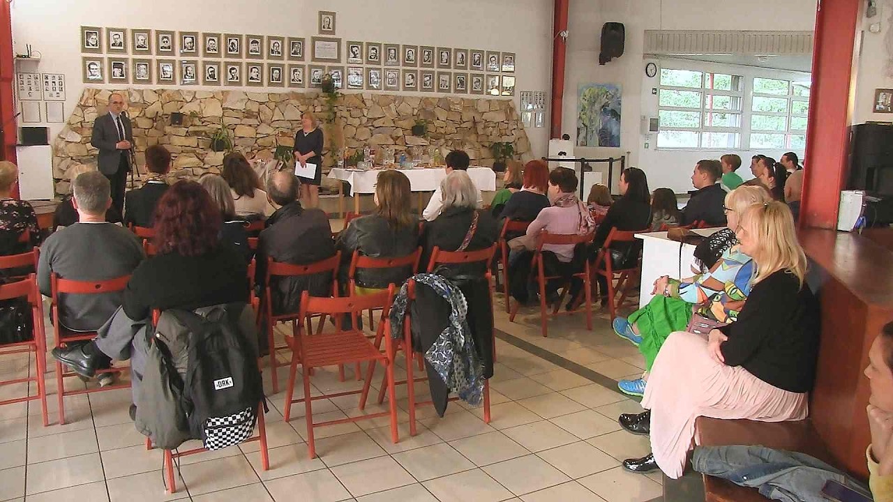 Művésztanárok kiállítása az Újpesti Károlyi István Általános Iskola és Gimnáziumban 2026.03.11.