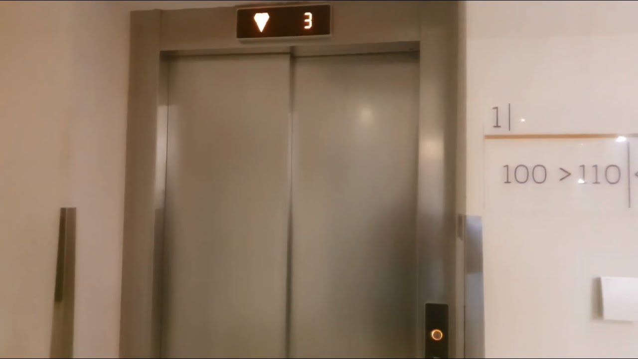 Nice 2013 Kone Monospace 500 with D20 MRL Traction Elevator@Hotel**** Mercure, Florence, Italy