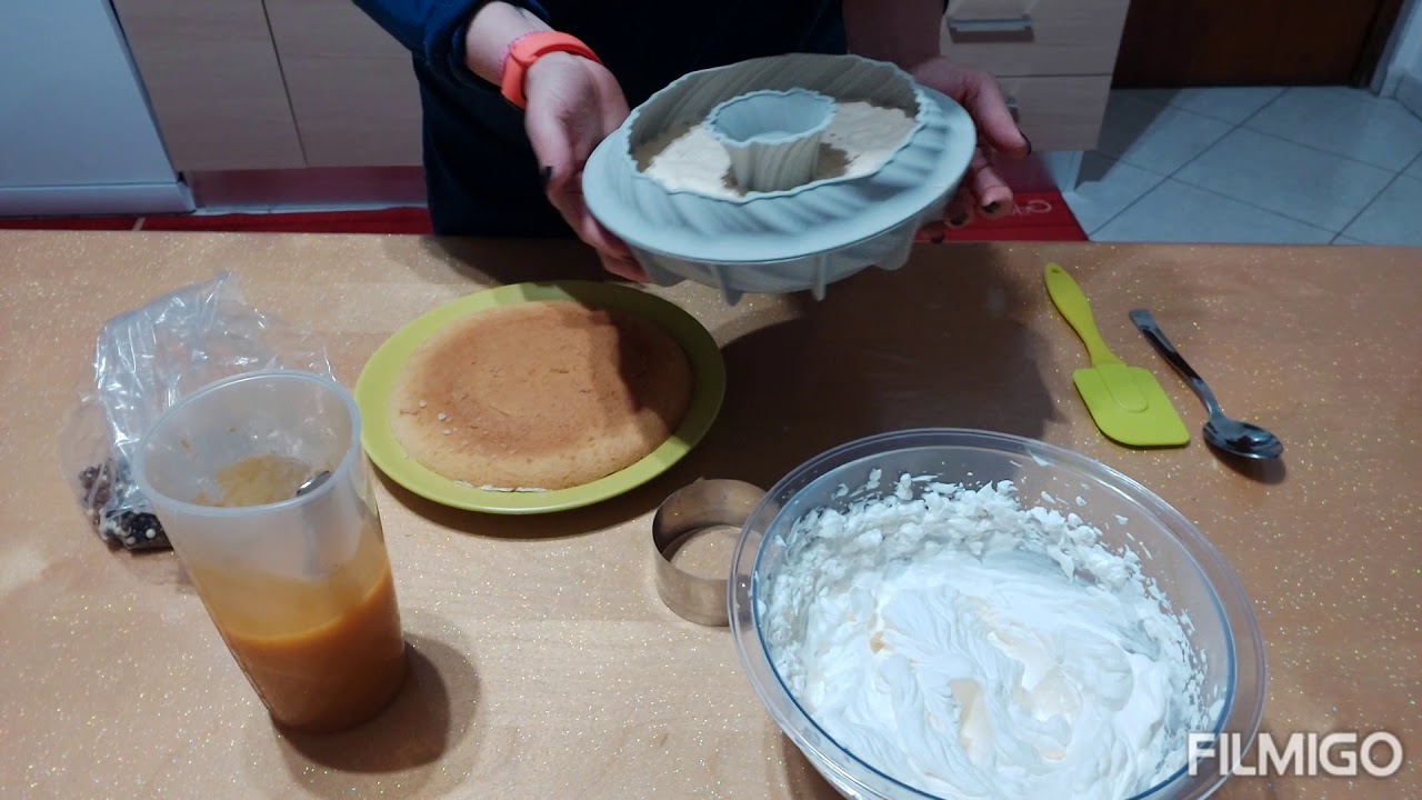 Torta Moderna Mimosa ad intreccio con purea ananas e mouse di pesche con effetto velluto