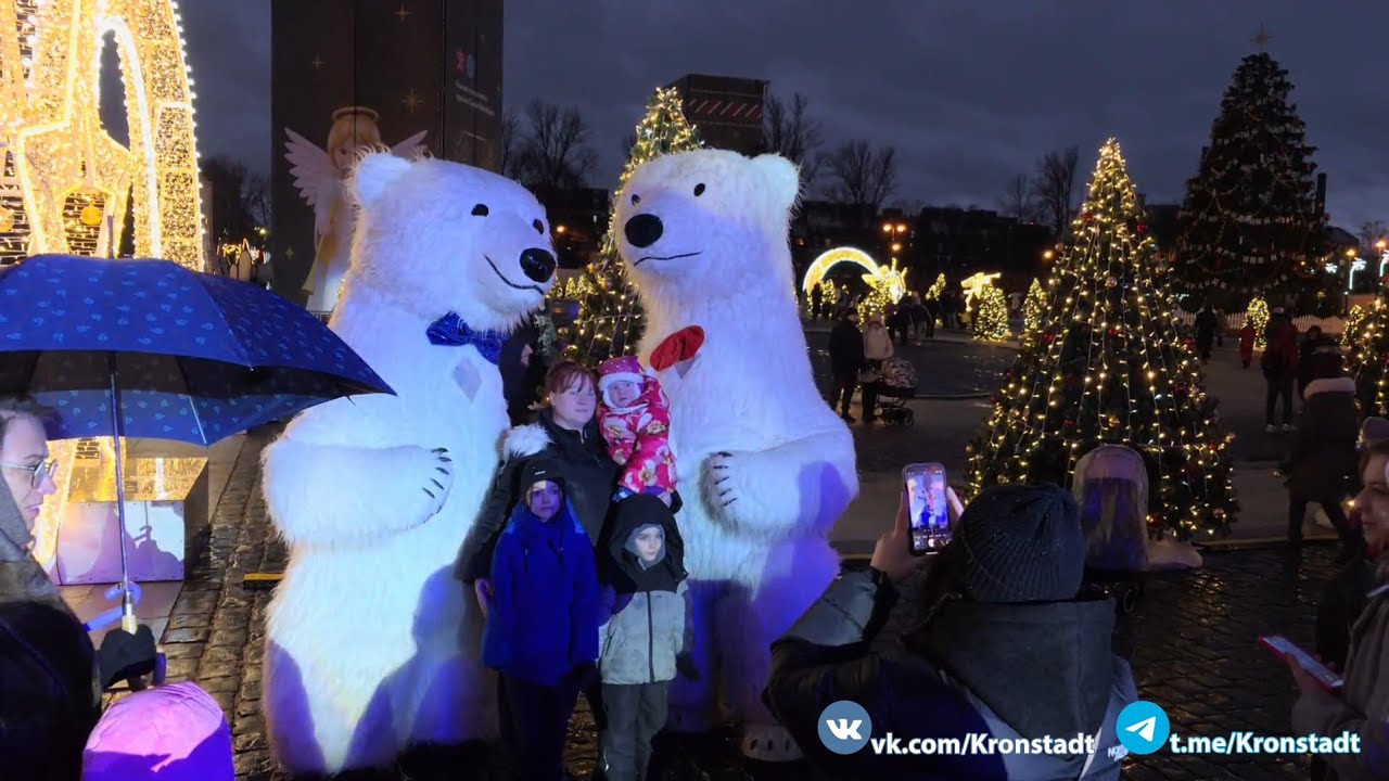 Новогодняя атмосфера на Якорной площади в Кронштадте. 27.12.2025 г.