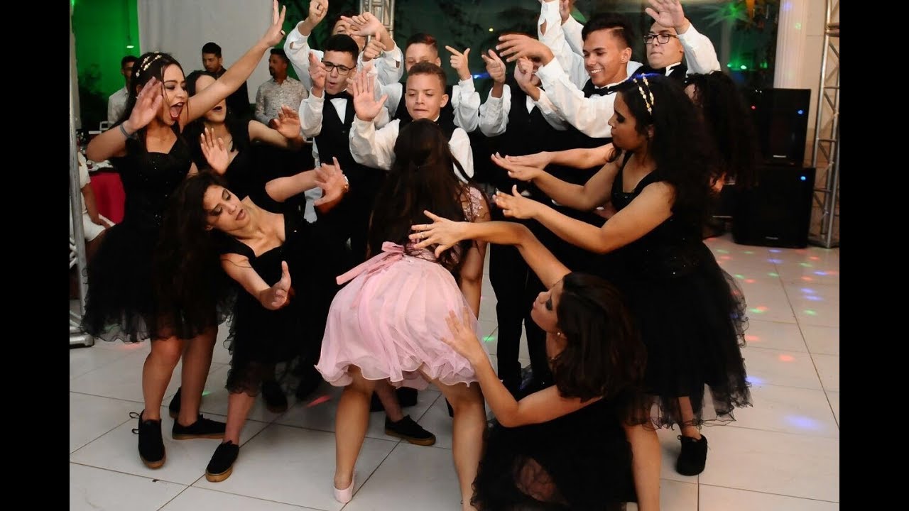 Debutante ARRASA DANÇANDO com os amigos I DIAMANTY
