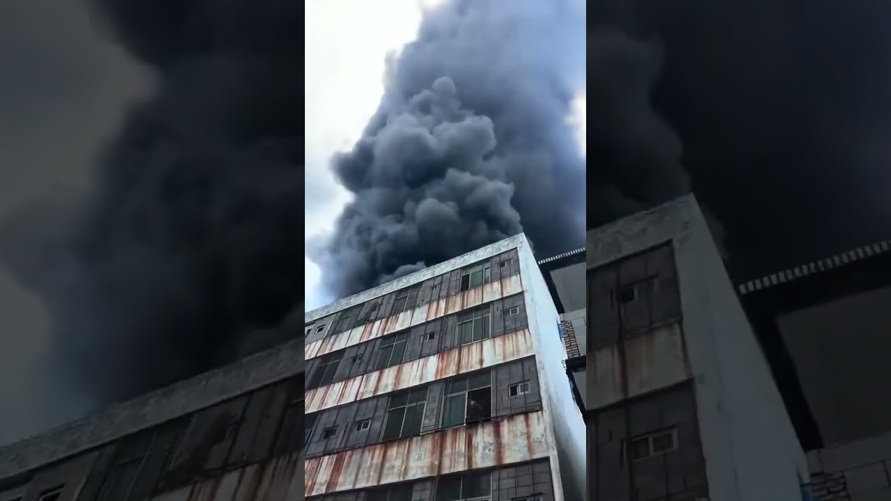 #Quanzhou #FactoryFire #ShoeFactory Quanzhou shoe factory blaze: dozens trapped on roof, flamm