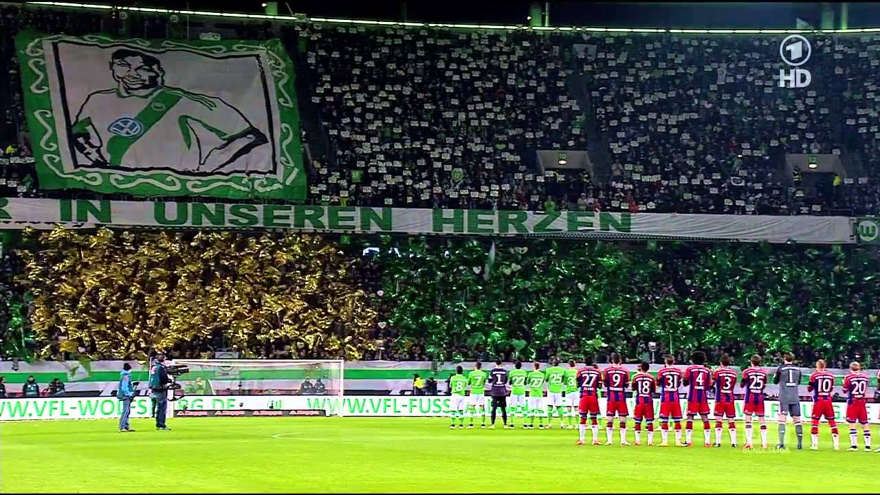 VfL Wolfsburg - FC Bayern Gedenken an Junior Malanda HD