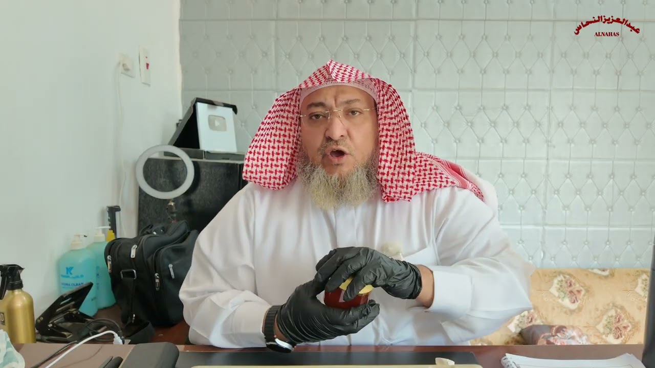 وضع اليد في الماء أثناء رقية الماء