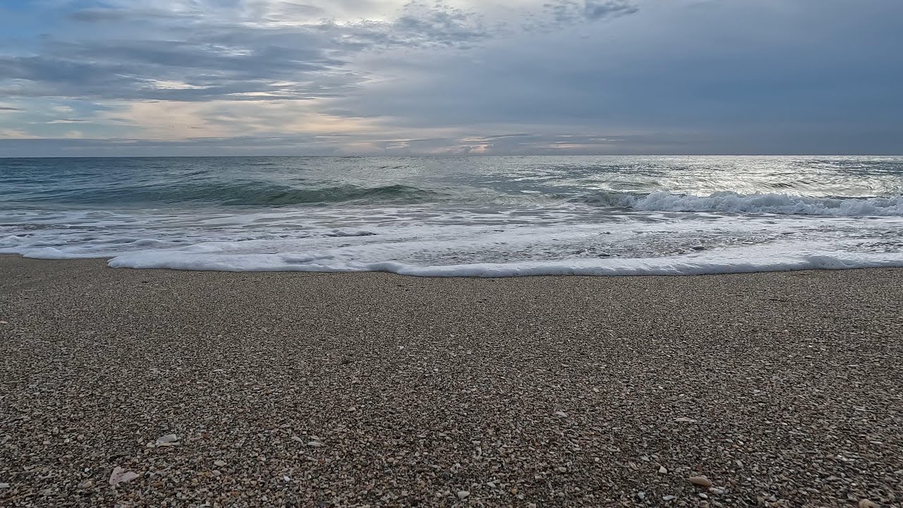 Moody Ocean | Continuous Wave Video | No Loop | 4K