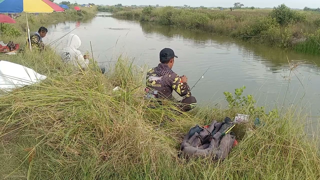 Mancing bandeng d kebasiran..serang Banten...liburan lebaran 🙏🏻..mohon maaf lahir dan batin 🙏🏻🙏🏻.