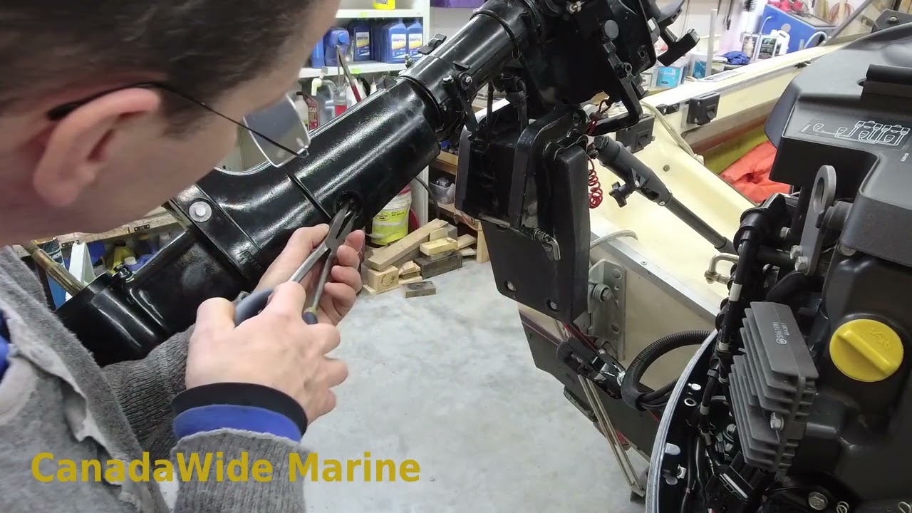 How to Install the lower unit on a 4hp Mercury Outboard Motor