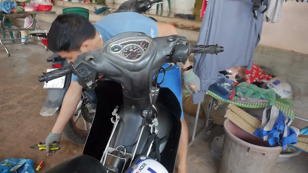 Cách tháo đồ nhựa mặt đồng hồ xe yamaha rupiter, tháo dàn áo xe, tháo yếm xe máy