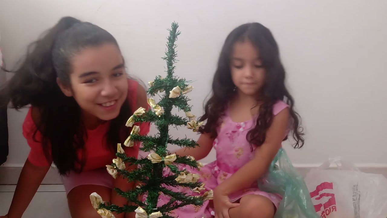MONTAMOS UMA ÁRVORE DE NATAL COM LAÇOS