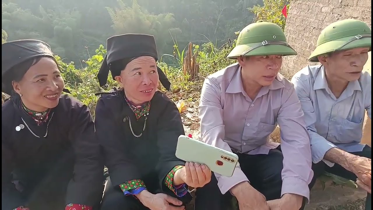 Các bạn hát sli ngày Hội lồng tồng vui lắm 