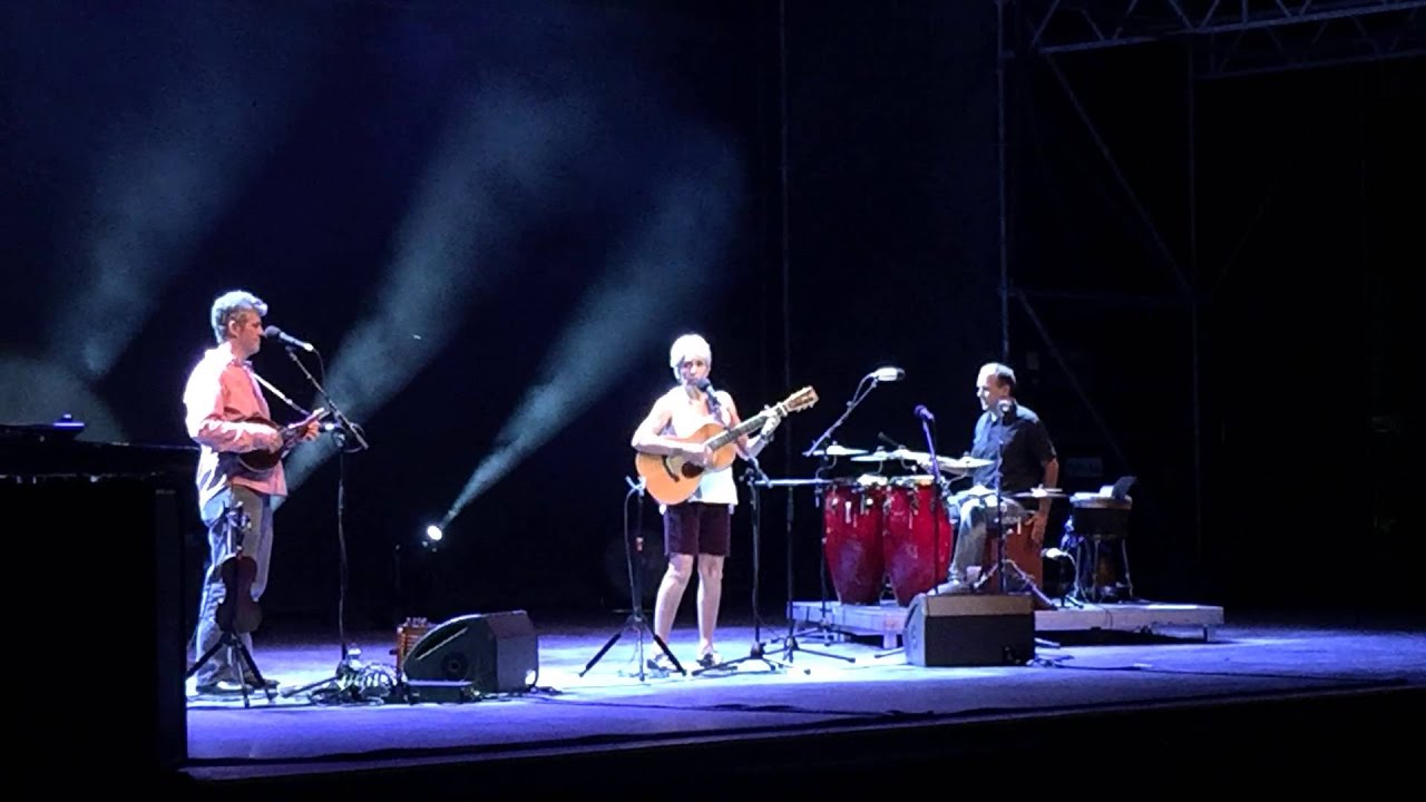 15 Joan Baez - Blowing In The Wind - Live in Vienna