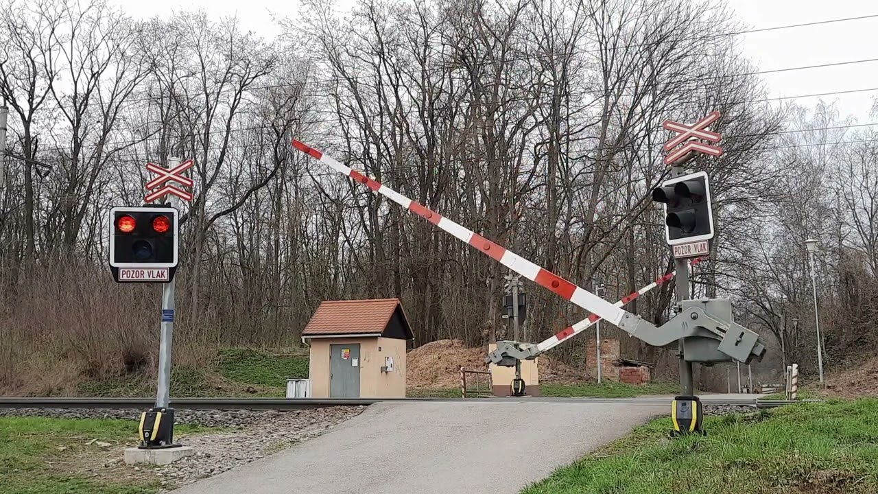 Železniční přejezd Choceň [1] | Czech railroad crossing