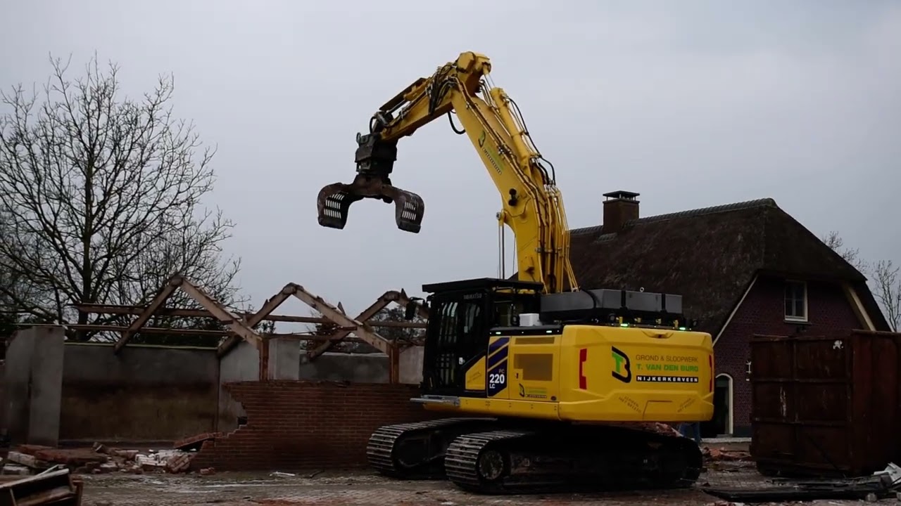 Komatsu PC 220LC-12 graafmachine - Grond & Sloopwerk T. Van den Burg