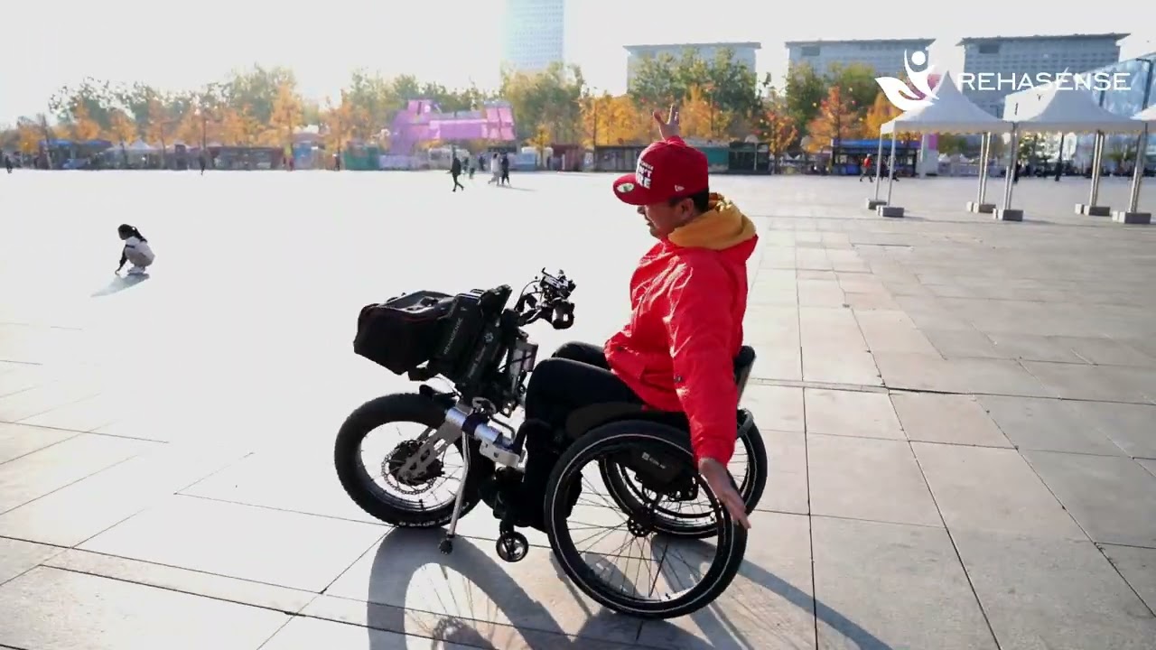 REHASENSE| Former dancer Hui Lui loves his PAWS