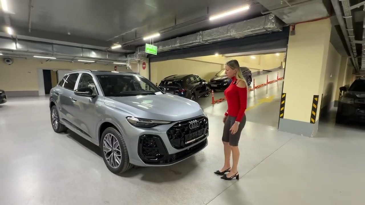 Audi Q5 с красивым салоном. Лиса рулит
