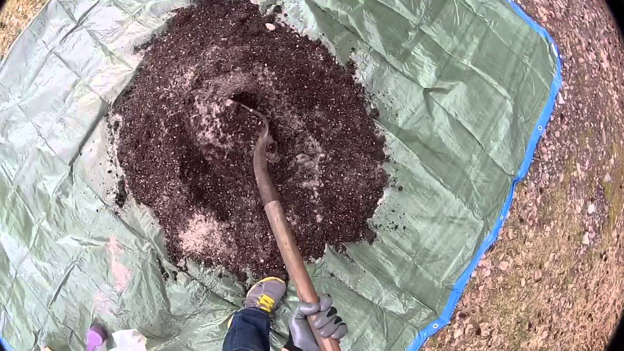 How to mix soil to make no till/living soil