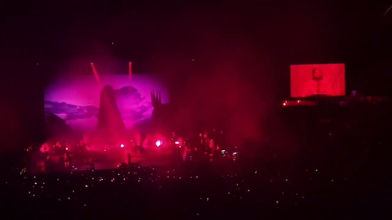 Gorillaz - Fire Coming out of the Monkey's Head ft. Matt Berry ( Live at Scotiabank Arena, Toronto)