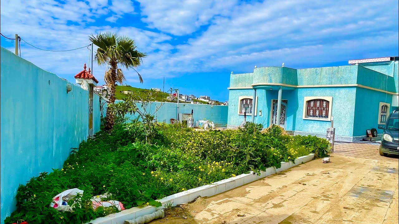 دار وغرسة راءعة مساحة 1000متر قريبة لشاطئ واصل الماء والكهرباء 0703640826 قنقوش طنجة