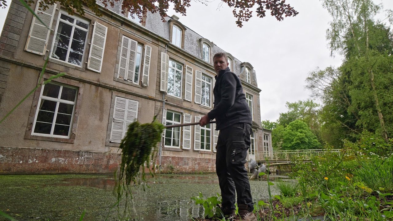 A Solution To The Chateau Moat Problem?  - Chateau Life 🏰 EP 367