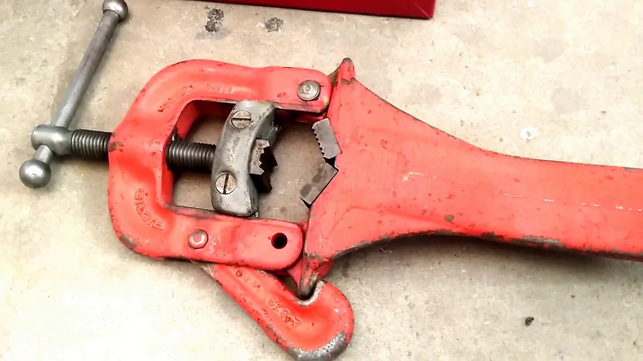 Ridgid 700 Power Pony w- 12R Die Set, Stand, Oiler, Cutter, Reamer & Support Arm R181