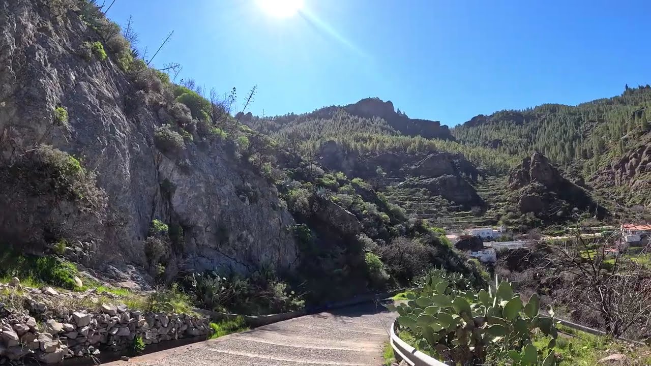 RUTA de SENDERO con vista al ROQUE NUBLO 4K
