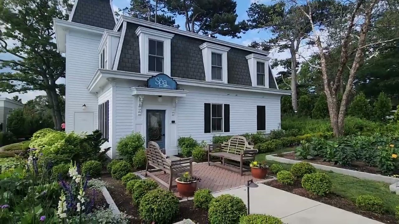 Bar Harbor Inn, Town Bar Harbor, Maine, at the Entrance of Acadia National Park