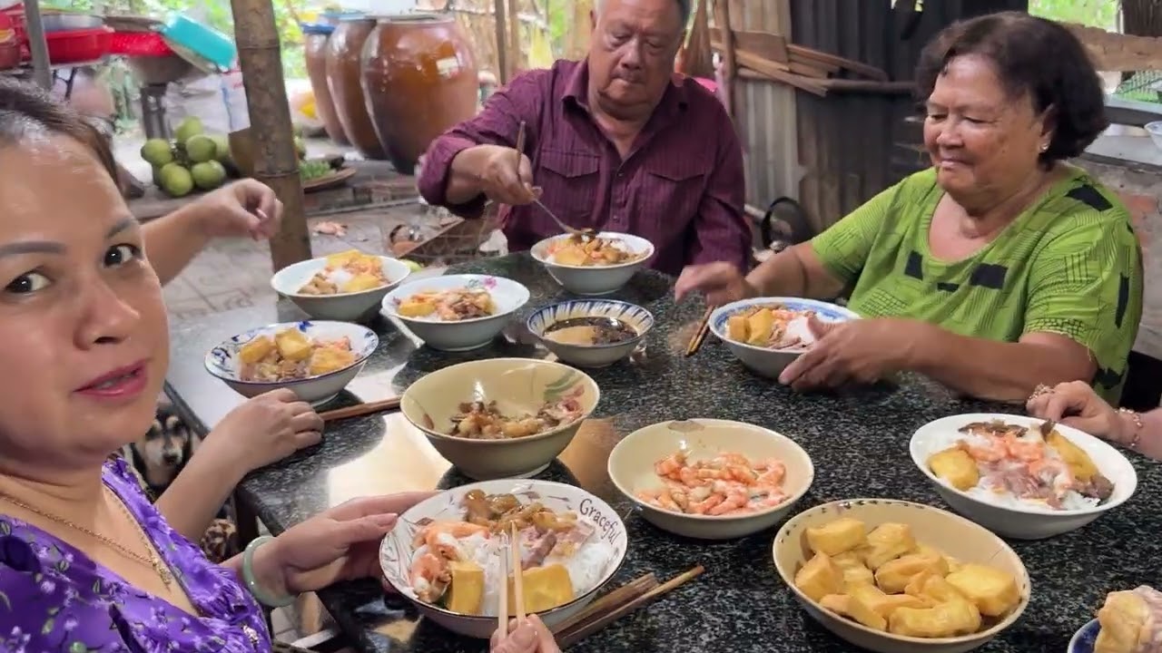 Mùng 9 Tết Ăn Bún Nước Tương Đậu Hủ Tôm Thịt | MienTayVT