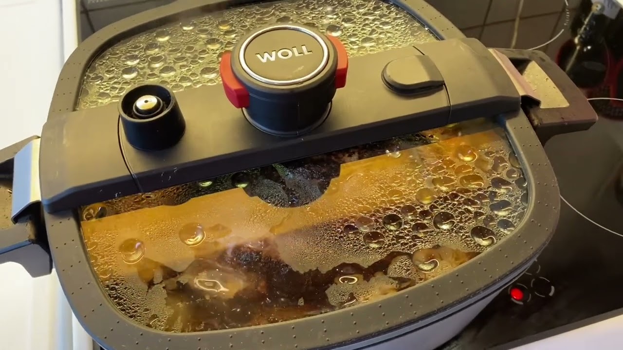 Diamond Active Lite Bräter mit geschmorter Lammkeule ,Apfelrotkohl und Knödeln .