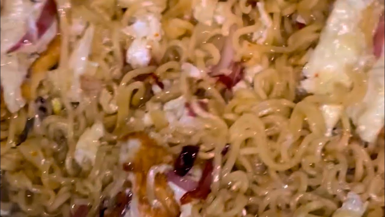 Scrambled Eggs with Instant Noodles 