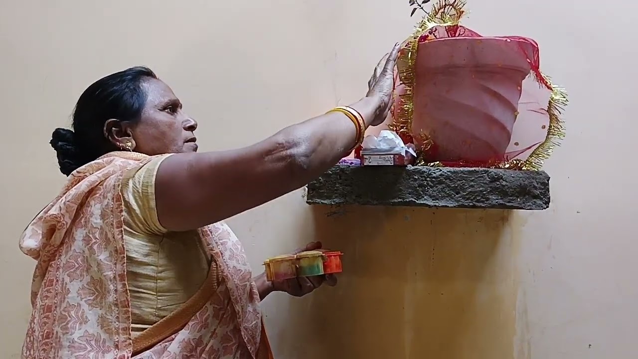 नमस्ते राधे राधे दोस्तों आज मैं तुलसी मां के पूजा कर रही हूं अच् अच्छा लगे तो लाइक करिए कमेंट करिए