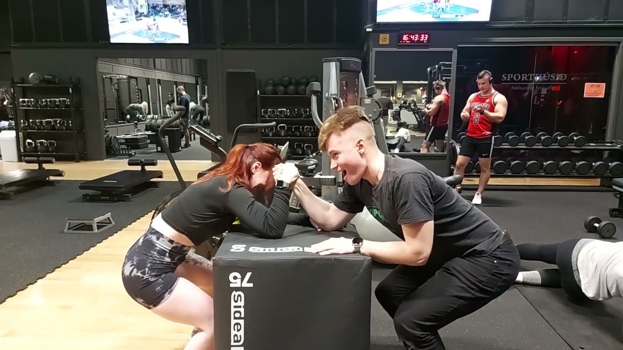 🤯Dude Lost in a Fight to a Girl😵 LEGENDARY ARM WRESTLING BATTLE