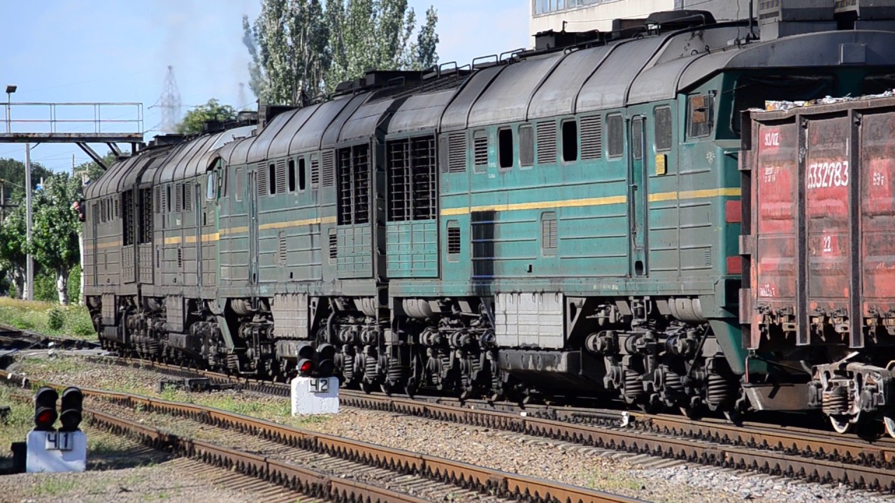2ТЭ116-1154/1095-1470 отправляется с грузовым поездом со ст.Бердянск