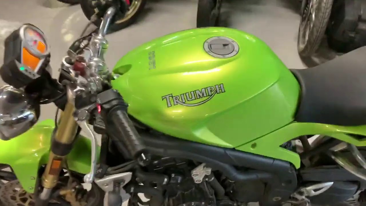 Nos envían una Moto desde EEUU para una Customización SUPER EXTRAÑA Triumph Speed Triple 1050