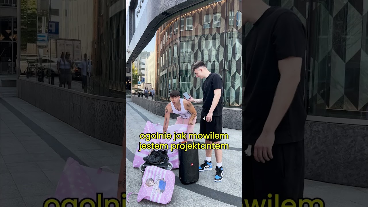 Co trzyma bezdomny w torbie?
