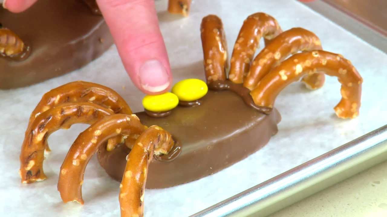 HERSHEY'S Halloween Recipes and Crafts - REESE'S Peanut Butter Pumpkin Spiders