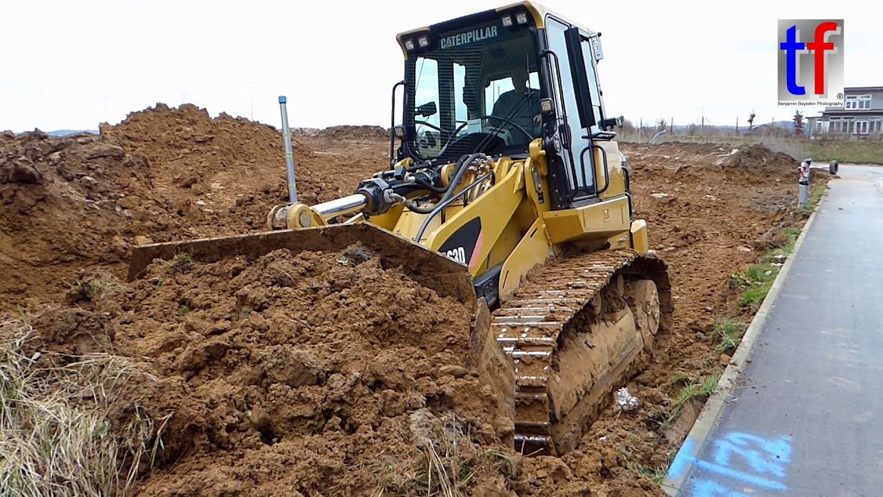 Caterpillar 963D Moving The Earth / Erdbau, Affalterbach, Germany, 29.03.2016.