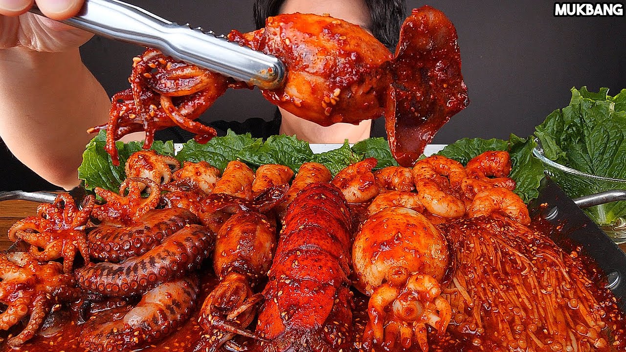 острые морепродукты и грибы SPICY SEAFOOD & MUSHROOMS 🍄🦑  EATING ASMR MUKBANG