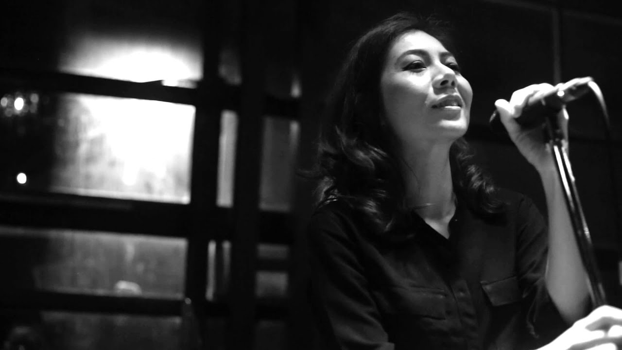 ระหว่างเรา - อรอรีย์ live at Parking Toys