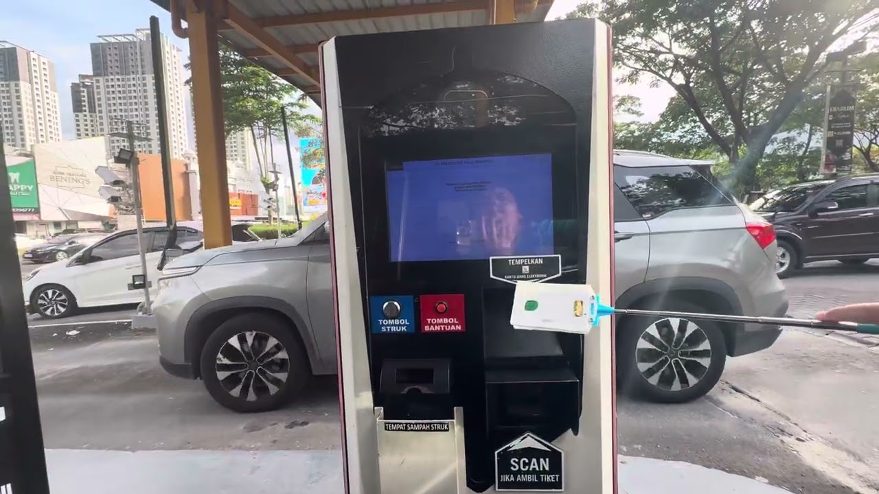 Suara mesin secure saat keluar summarecon mall serpong
