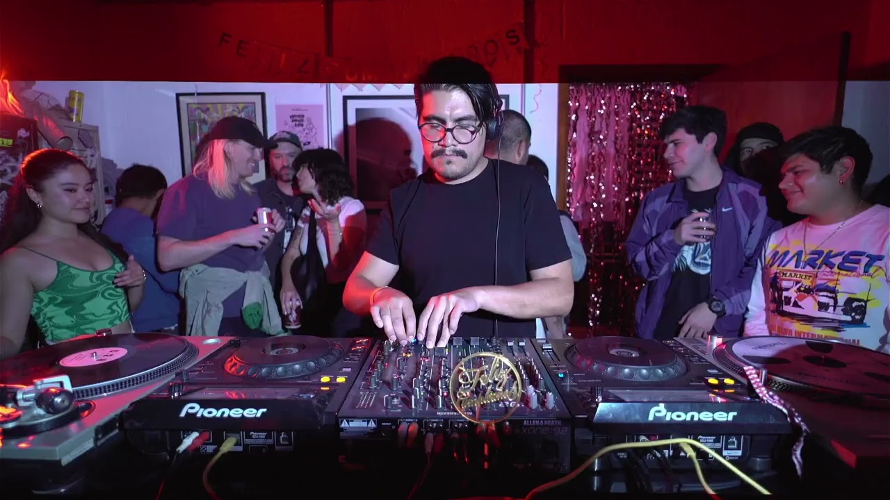 Salas Roma & Discos Sentimiento: Mitad de Semana Primer Aniversario -  RUBINSKEE